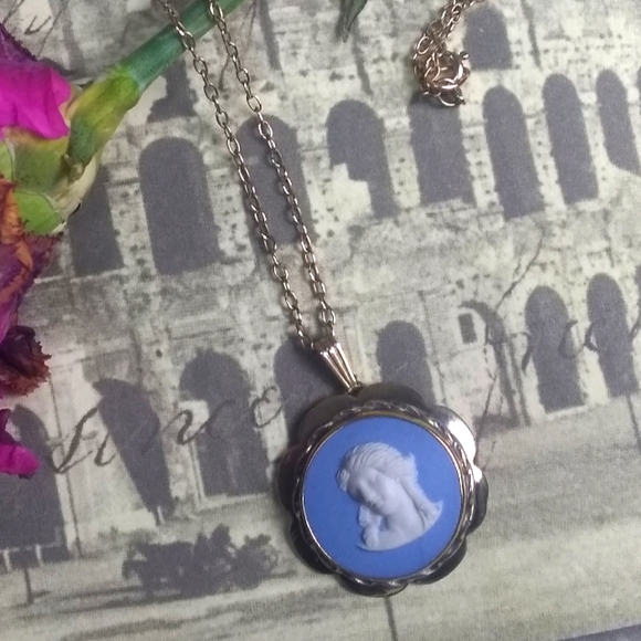 Vintage Wedgwood Blue Jasperware Cameo .925 Sterling Silver with .925 chain - Picture 2 of 5